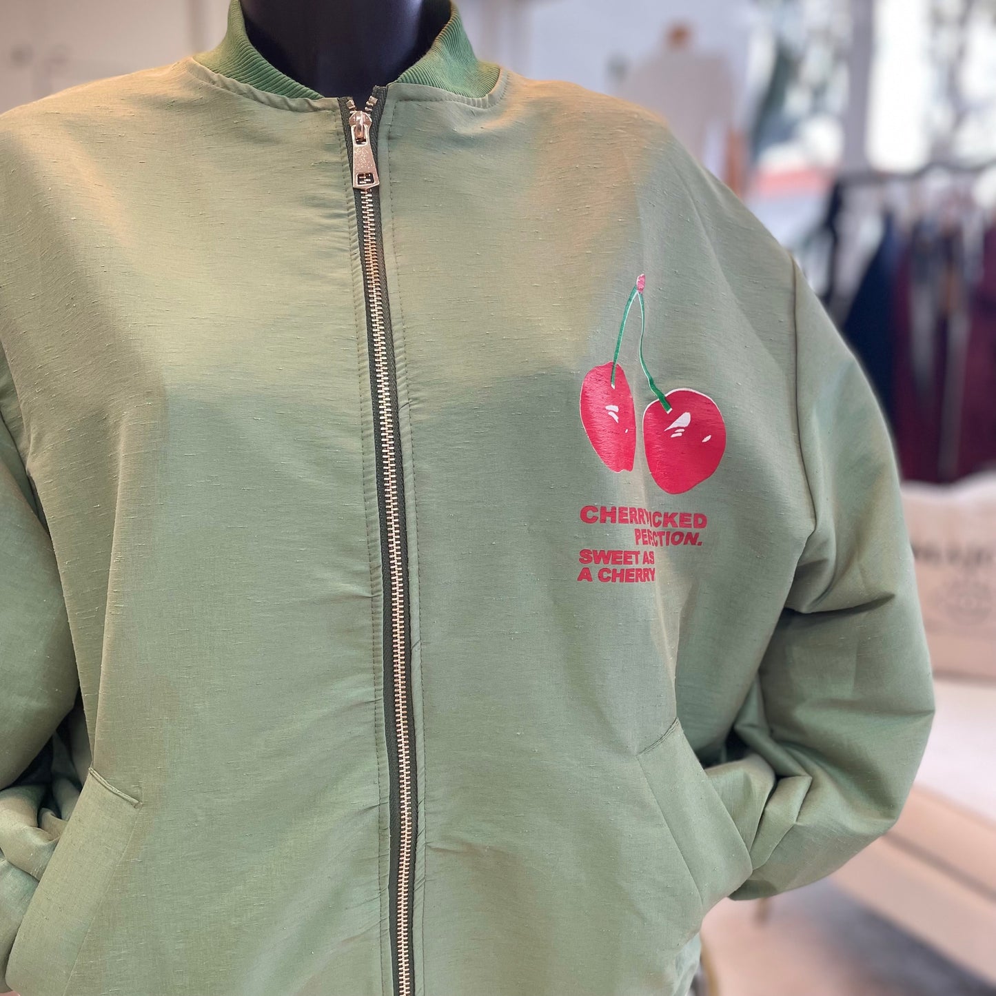 Blouson kaki cerise